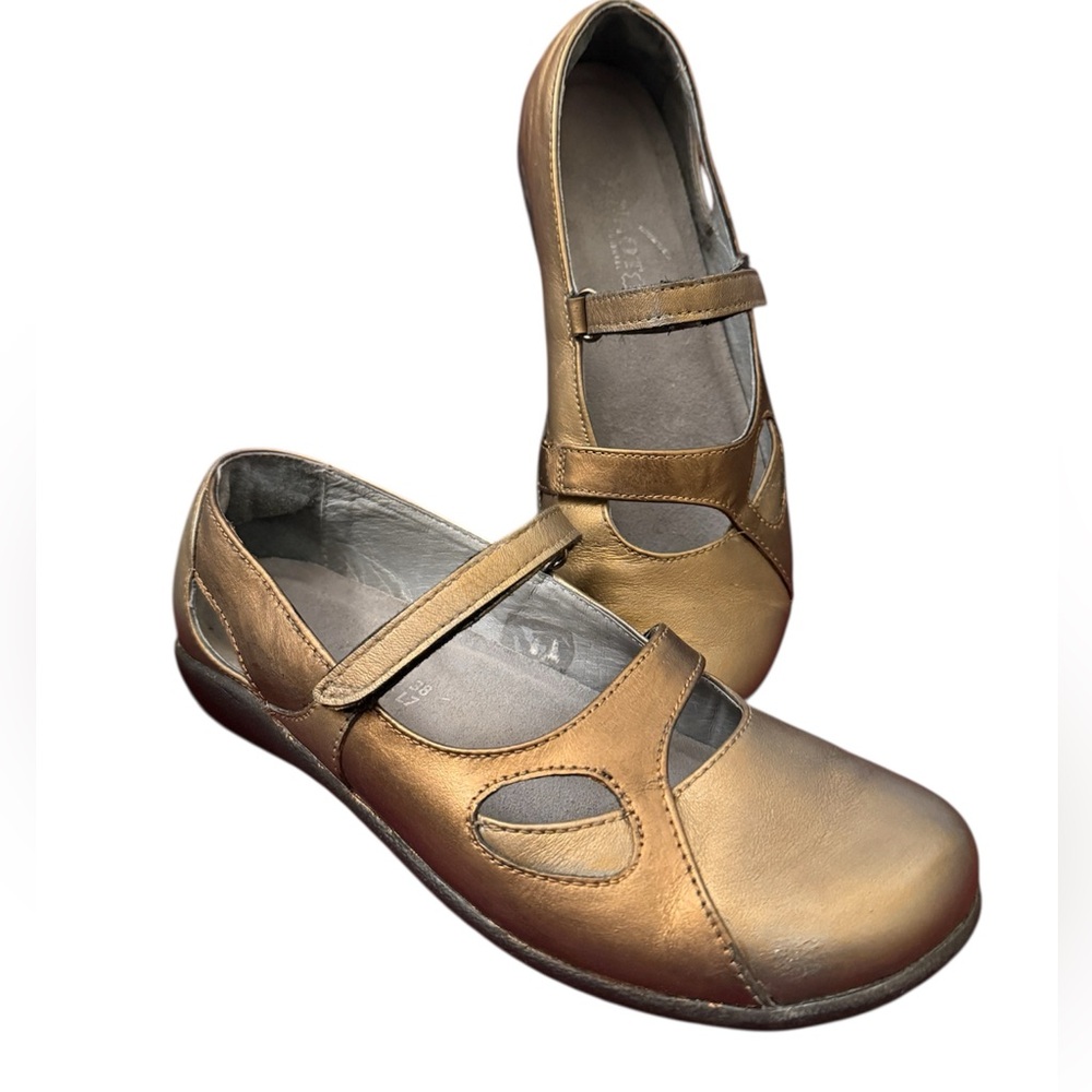 Naot Mary Jane style 38-7.5